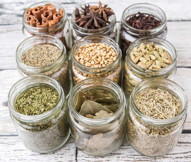 Herbs and Spices In Mason Jars - Foto, afbeelding