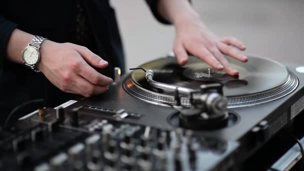 Man DJ mix music on the record - Footage, Video