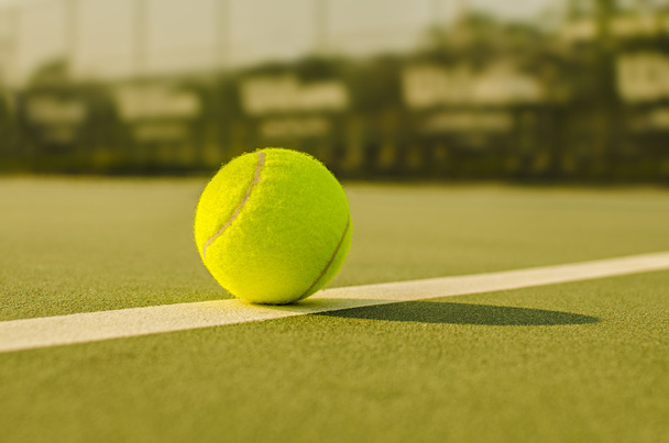 tennisbal op de rechter close-up  - Foto, afbeelding