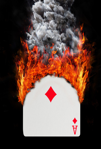 Cartão de jogar com fogo e fumaça
 - Foto, Imagem