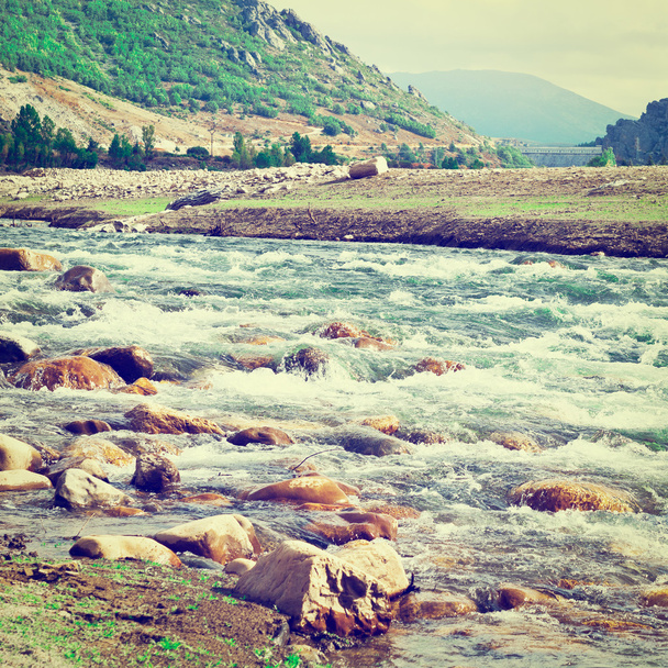 Река и плотина
 - Фото, изображение