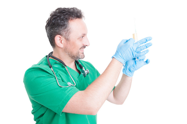 Doctor preparing a syringe with vaccine - Foto, afbeelding