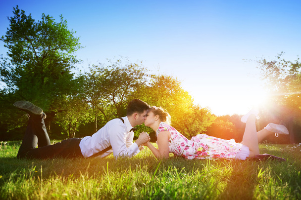 Couple romantique amoureux embrasser
 - Photo, image