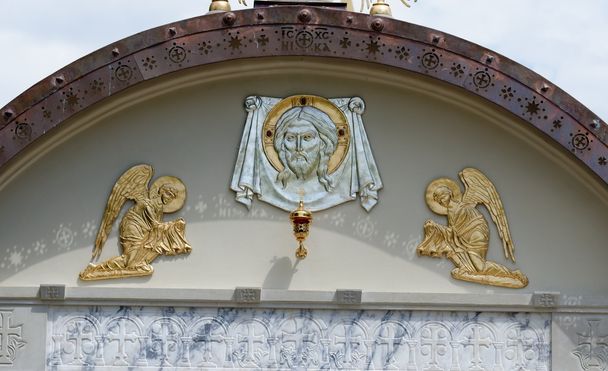 Íves ablak ortodox templom, Jézus és két angyal arccal - Fotó, kép