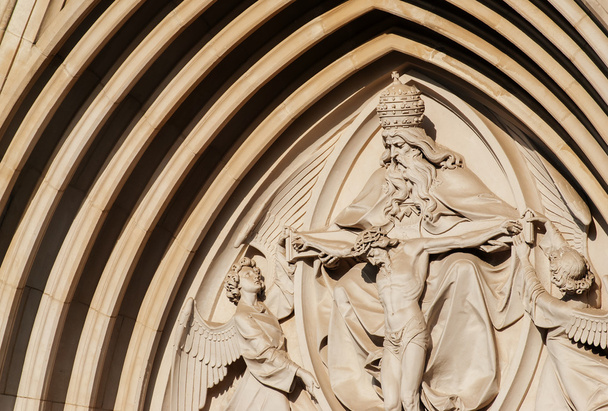 La Santísima Trinidad. Relieve gótico en la Catedral de San Wenceslao de Olomouc
 - Foto, imagen