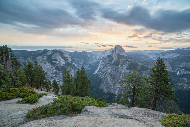 Demi-coupole dans le parc national Yosemite
 - Photo, image