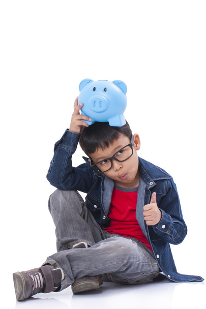 little boy with piggy bank - Fotoğraf, Görsel