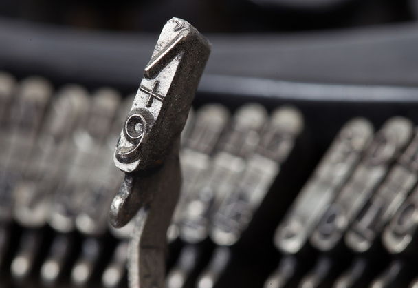 9 hamer - oude handmatige schrijfmachine - Foto, afbeelding