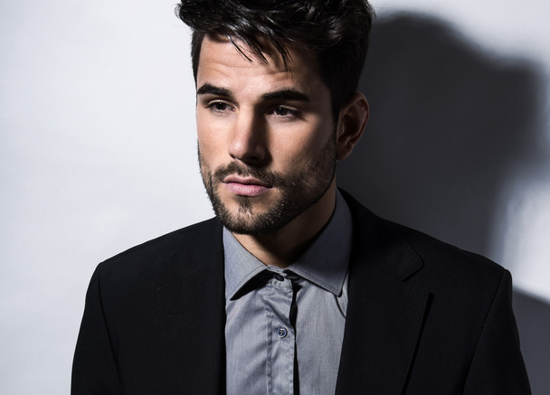 handsome young man in suit on grey background. Business man - Foto, Imagem