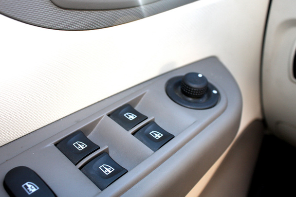 interrupteurs de fenêtre dans la voiture moderne
 - Photo, image