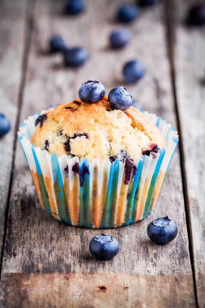 homemade muffin with blueberries closeup - Fotoğraf, Görsel