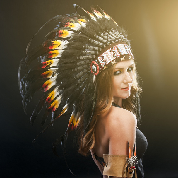 Woman in traditional Indian headdress - Foto, immagini