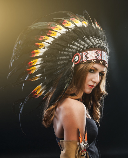 Woman in traditional Indian headdress - Foto, afbeelding