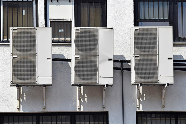 légkondicionáló berendezések a falon - Fotó, kép