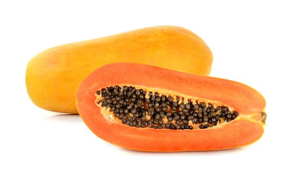 reife Papaya isoliert auf weißem Hintergrund - Foto, Bild