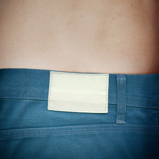 Etichetta in pelle bianca sui jeans
 - Foto, immagini