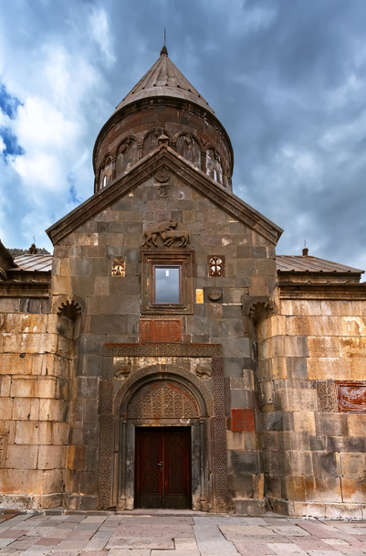 Klasztor Geghard w Armenii, kaplica Katoghike. - Zdjęcie, obraz