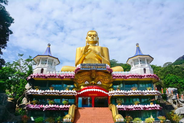 Pinturas murales y estatuas de Buda en la cueva de Dambulla Golden Temple
 - Foto, Imagen