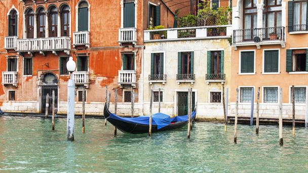 Wenecja, Włochy - na 3 maja 2015. Krajobraz miasta. Widok na wybrzeżu kanału Grand (Canal Grande), typowy kompleks architektoniczny - Zdjęcie, obraz