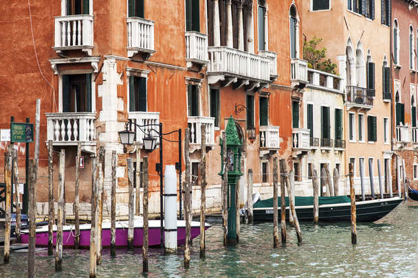 VENICE, ITALY - on MAY 3, 2015. Pier on the bank of the Grand channel (Canal Grande). - 写真・画像