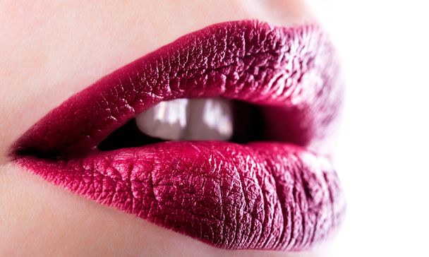 vermelho sexy e brilhante lábios femininos
 - Foto, Imagem