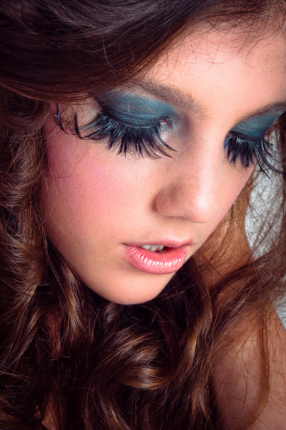 Autumnal makeup on beautiful young model - Foto, afbeelding
