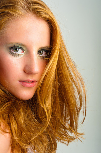 Autumnal makeup on a young model against isolated white backgrou - Φωτογραφία, εικόνα