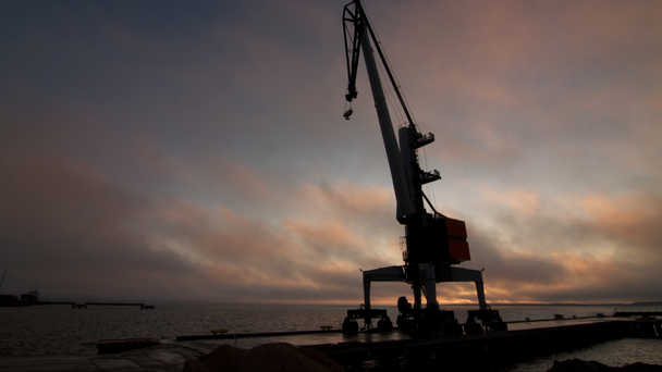 Vracht Dock Crane werken bij zonsondergang tijd Time-Lapse - Video
