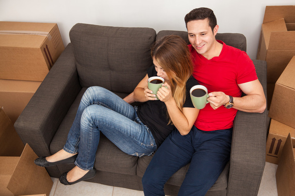coppia rilassante e bere caffè
 - Foto, immagini