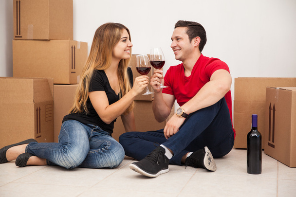 couple toasting with wine - Foto, Bild