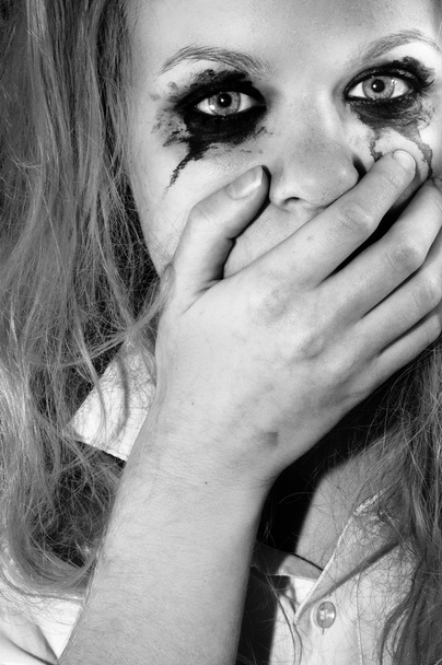 A depressed young girl covering her mouth - Foto, Bild