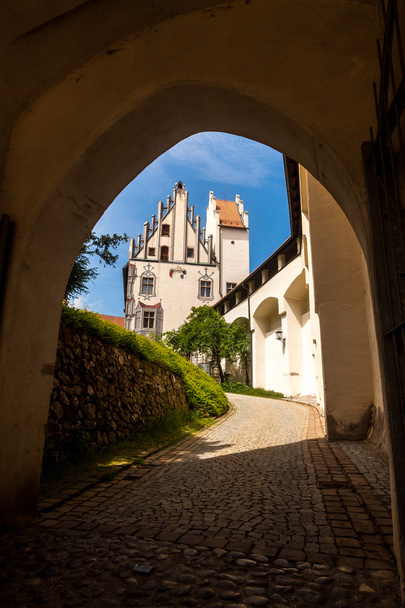 Hohes Schloss por un pórtico. Castillo en el centro de Fussen
,  - Foto, imagen