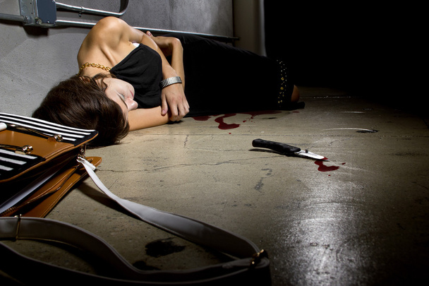 Female murder victim lying - Valokuva, kuva