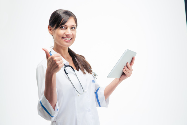 Doctor holding tablet computer and showing thumb up  - Fotoğraf, Görsel