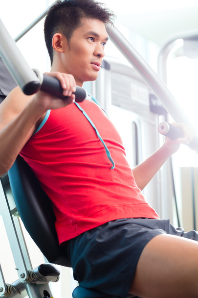Man training strength in fitness gym - Фото, изображение