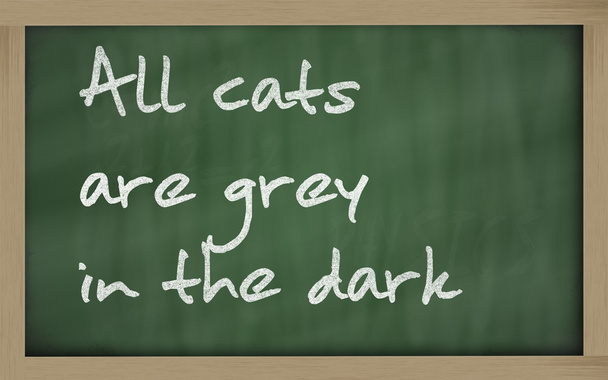 " Minden macskák szürke a sötétben "írt egy táblára - Fotó, kép