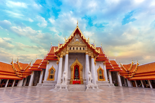 De marmeren tempel, Wat Benchamabopit Dusitvanaram in Bangkok, Thailand - Foto, afbeelding