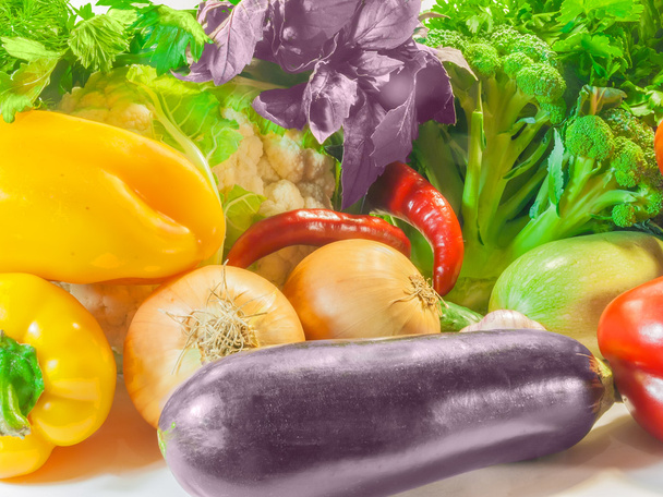 Különböző zöldségek és gyógynövények - Fotó, kép
