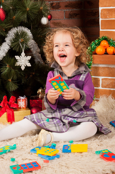 Little girl play near Christmas tree - Valokuva, kuva