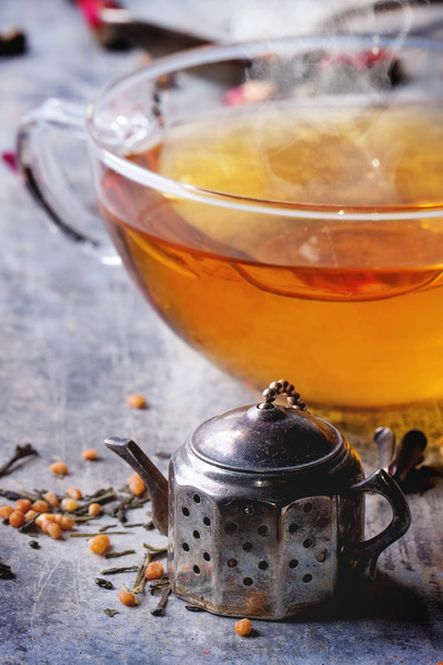 Cup of hot tea with tea strainer - 写真・画像