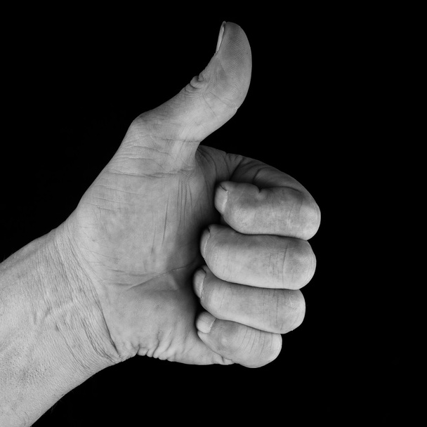 Мужская рука показывает большие пальцы вверх для успеха
 - Фото, изображение
