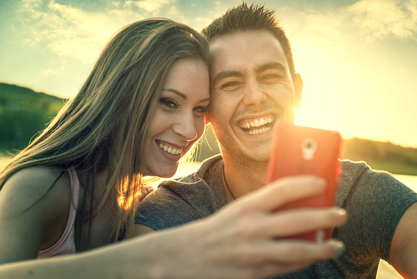 smiling Couple  taking  photo - Fotografie, Obrázek
