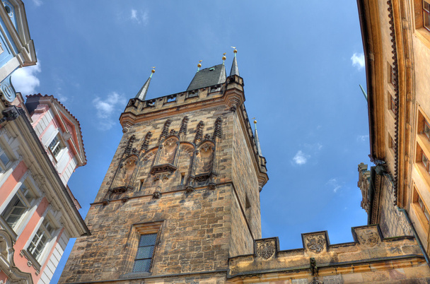 Antica torre sul Ponte Carlo a Praga
. - Foto, immagini