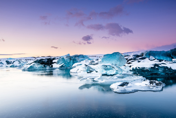 Jokulsarlon buzul Gölde yüzen buzdağı - Fotoğraf, Görsel