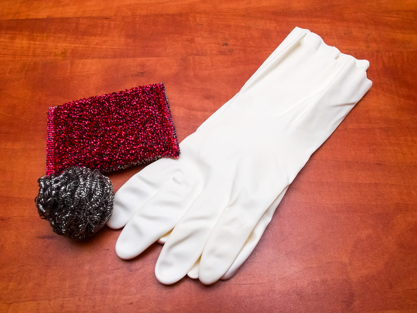 Keuken sponzen en handschoenen - Foto, afbeelding