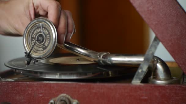 Giradiscos vintage - tocando discos de vinilo - recuerdos de tiempos pasados
 - Metraje, vídeo