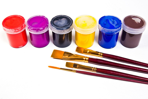 Şişe ile guaj boyalar ve fırçalar için farklı türde bir - Fotoğraf, Görsel