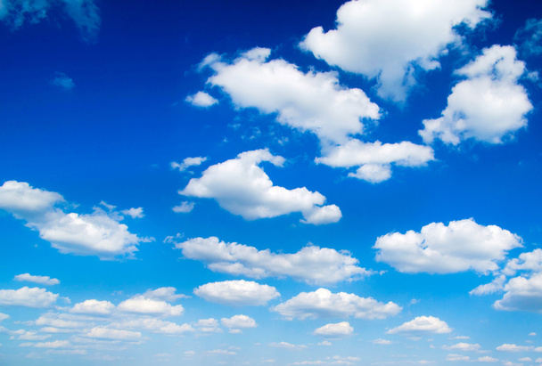 Cielo azul con nubes blancas - Foto, Imagen