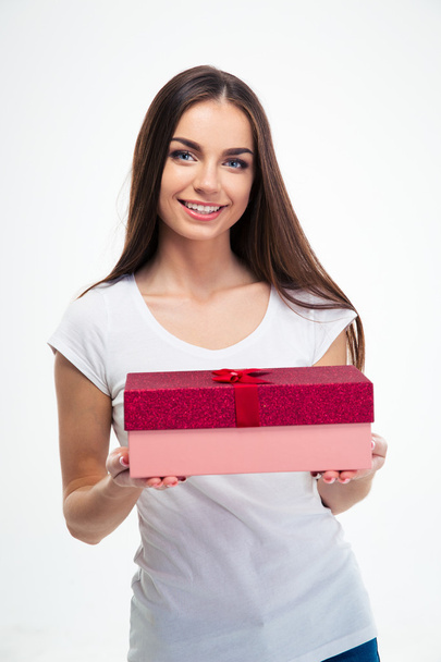Smiling beautiful woman holding gift box - Fotografie, Obrázek