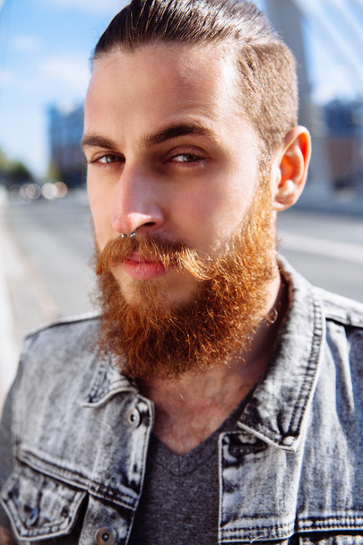 Bearded hipster in the city - Fotó, kép